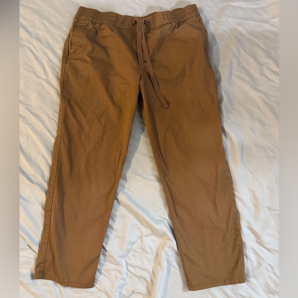 🐿️ Old Navy Tan Cropped Jogger Pants (Size 10 Petite)